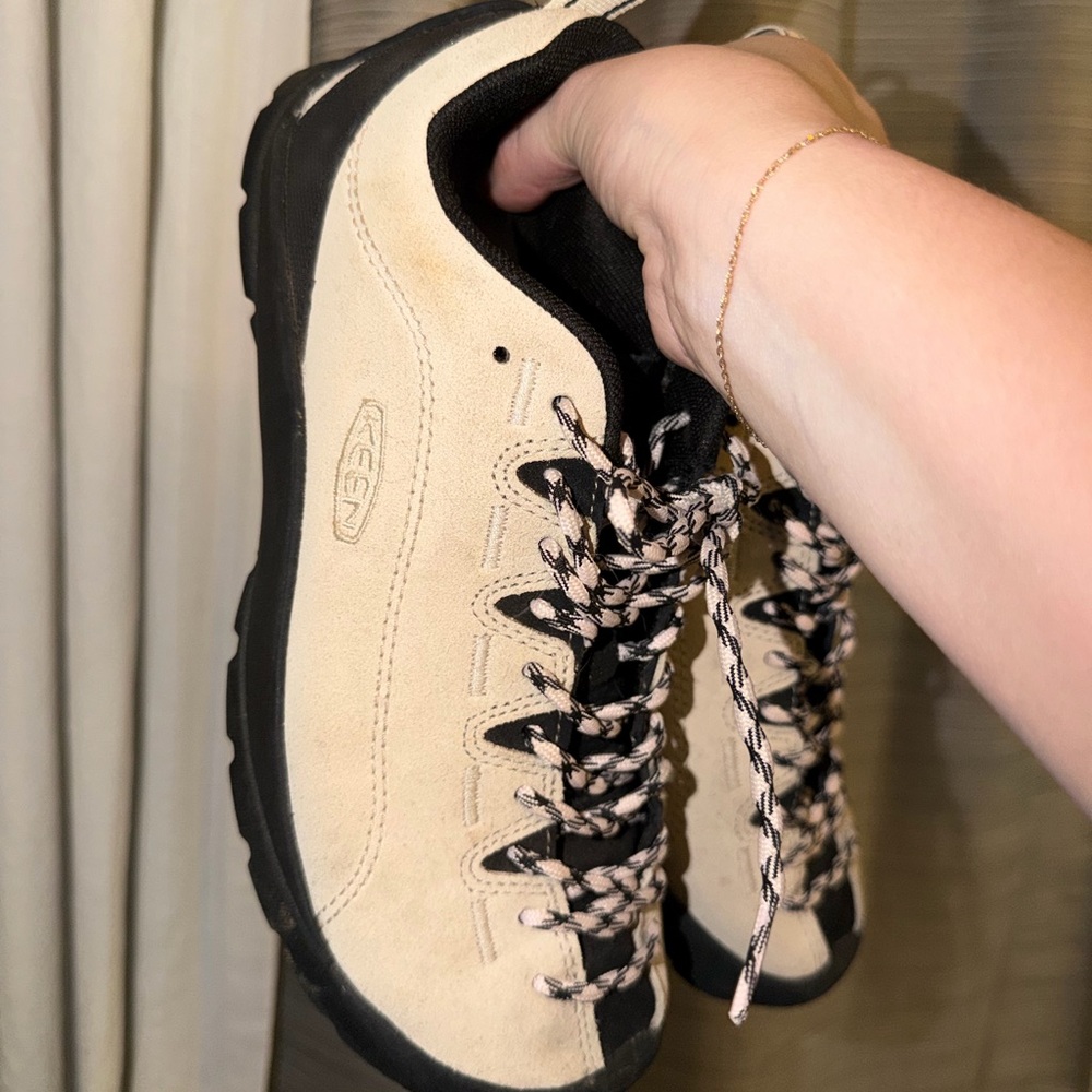 Keen Beige and Black Suede Lace-Up Women’s Boots